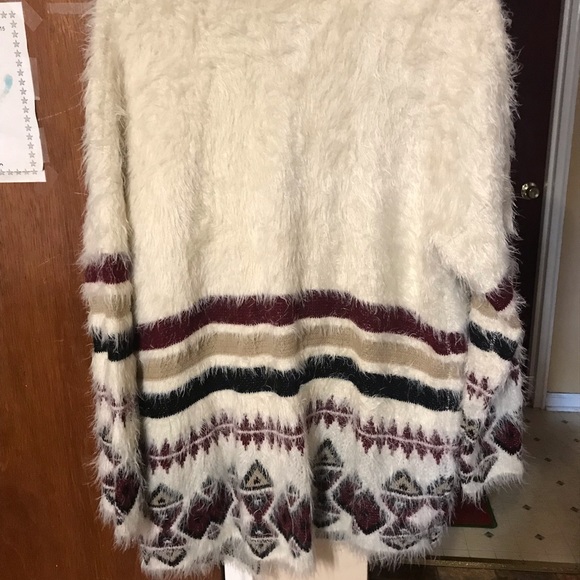 Design Lab faux fur sweater - Picture 2 of 7